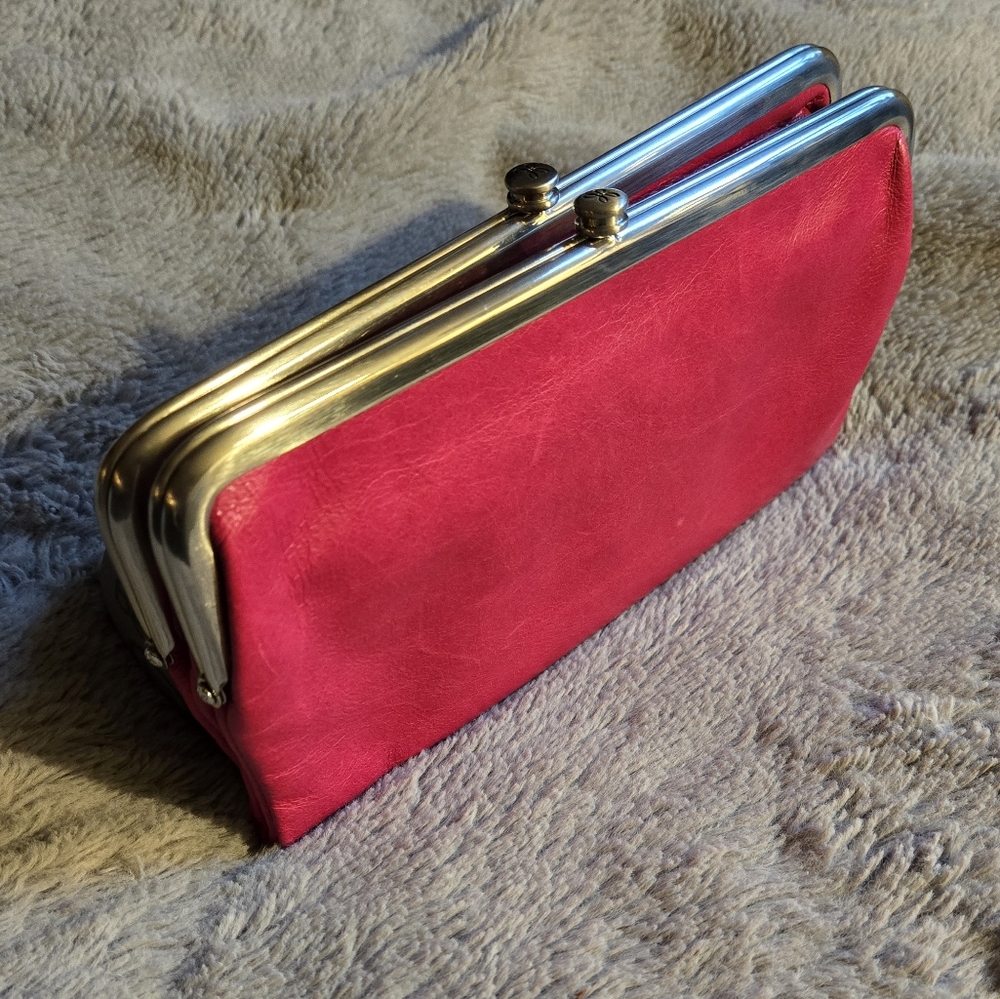 Lauren Clutch-Wallet in Fuschia